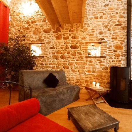 Вилла La Grange De Marie A St Angel - Magnifique Grange Renovee En Loft Pour 1 A 6 Pers Saint-Angel  Экстерьер фото