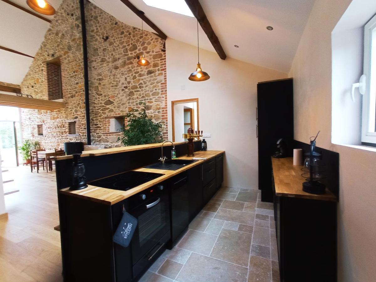 Вилла La Grange De Marie A St Angel - Magnifique Grange Renovee En Loft Pour 1 A 6 Pers Saint-Angel  Экстерьер фото