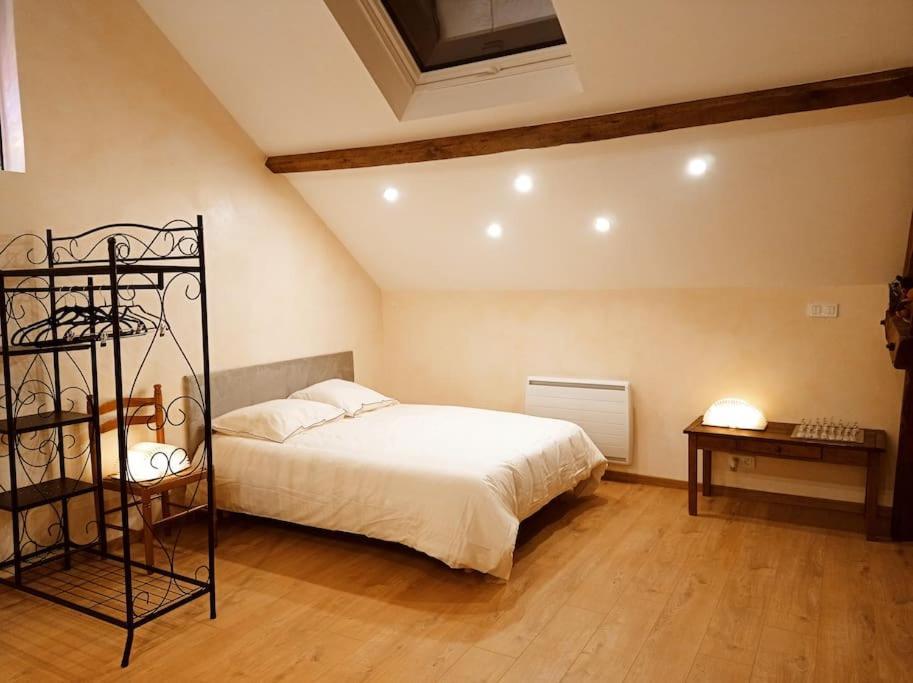 Вилла La Grange De Marie A St Angel - Magnifique Grange Renovee En Loft Pour 1 A 6 Pers Saint-Angel  Экстерьер фото