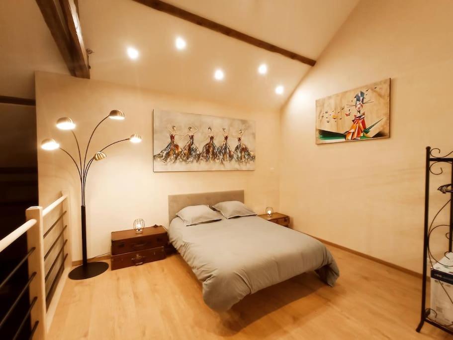 Вилла La Grange De Marie A St Angel - Magnifique Grange Renovee En Loft Pour 1 A 6 Pers Saint-Angel  Экстерьер фото
